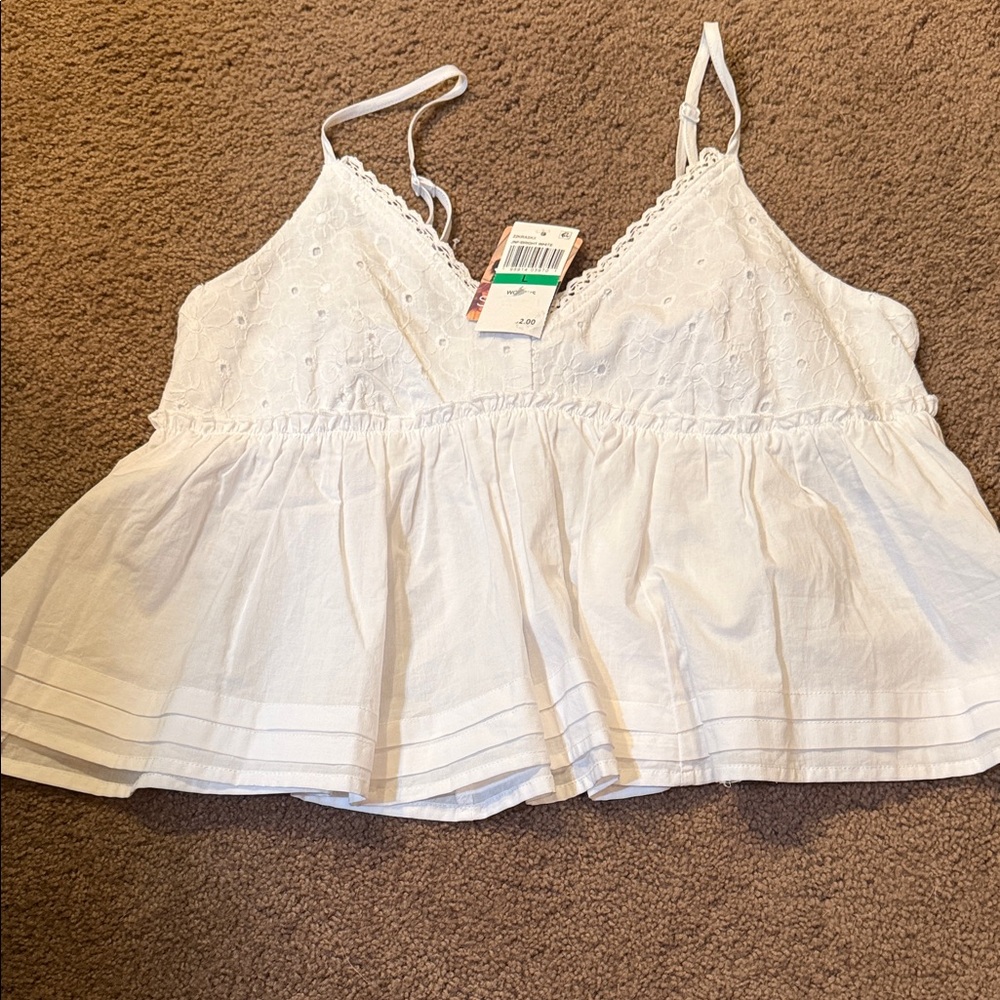 Chic White Lace Trim Camisole Size L Juniors NWT. Adorable